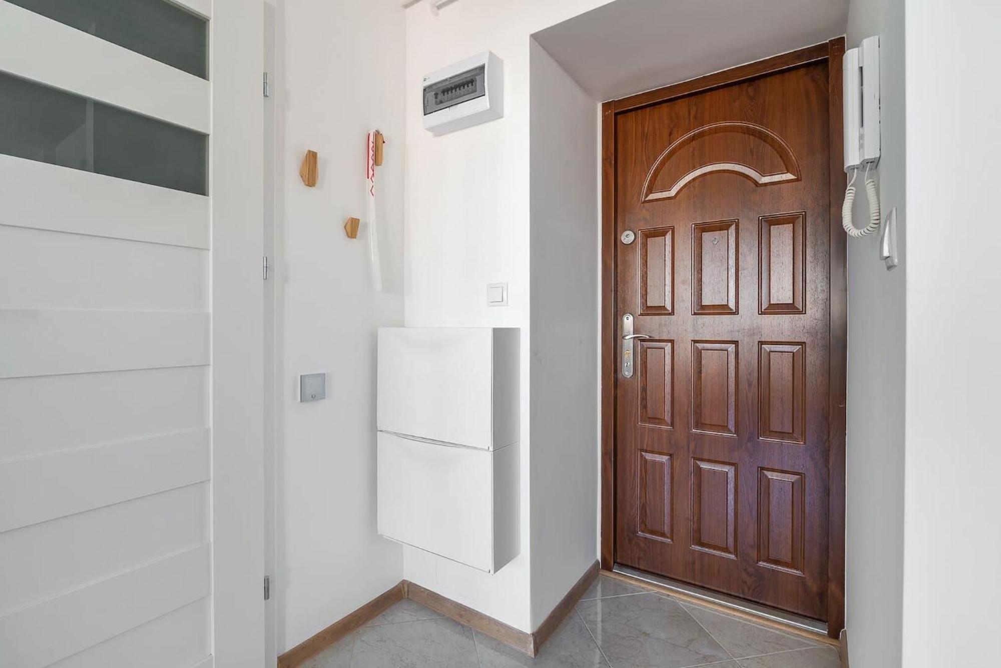 Navy Aesthetic With Balcony By Renters Apartmán Varšava
