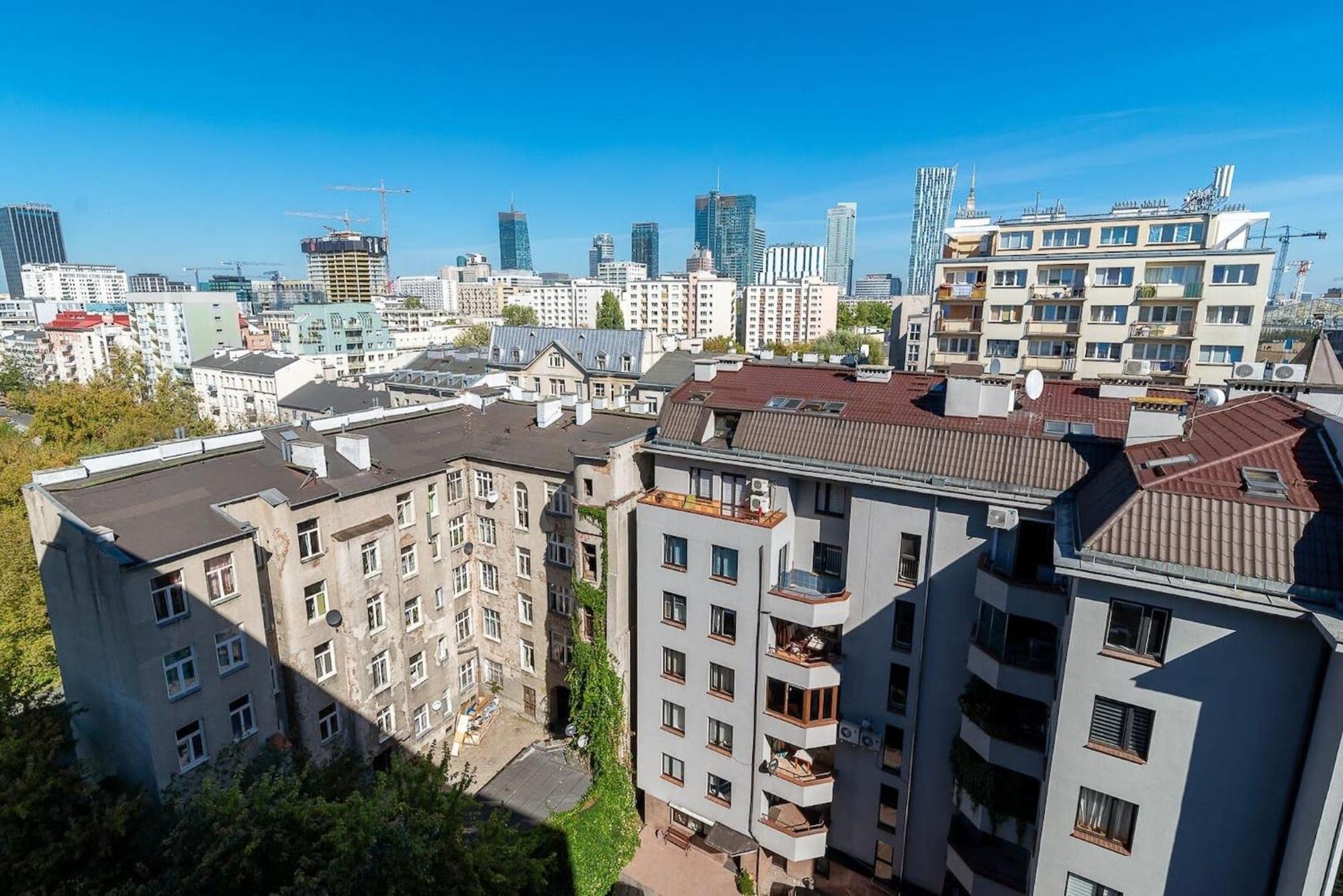 Apartment Navy Aesthetic With Balcony By Renters *