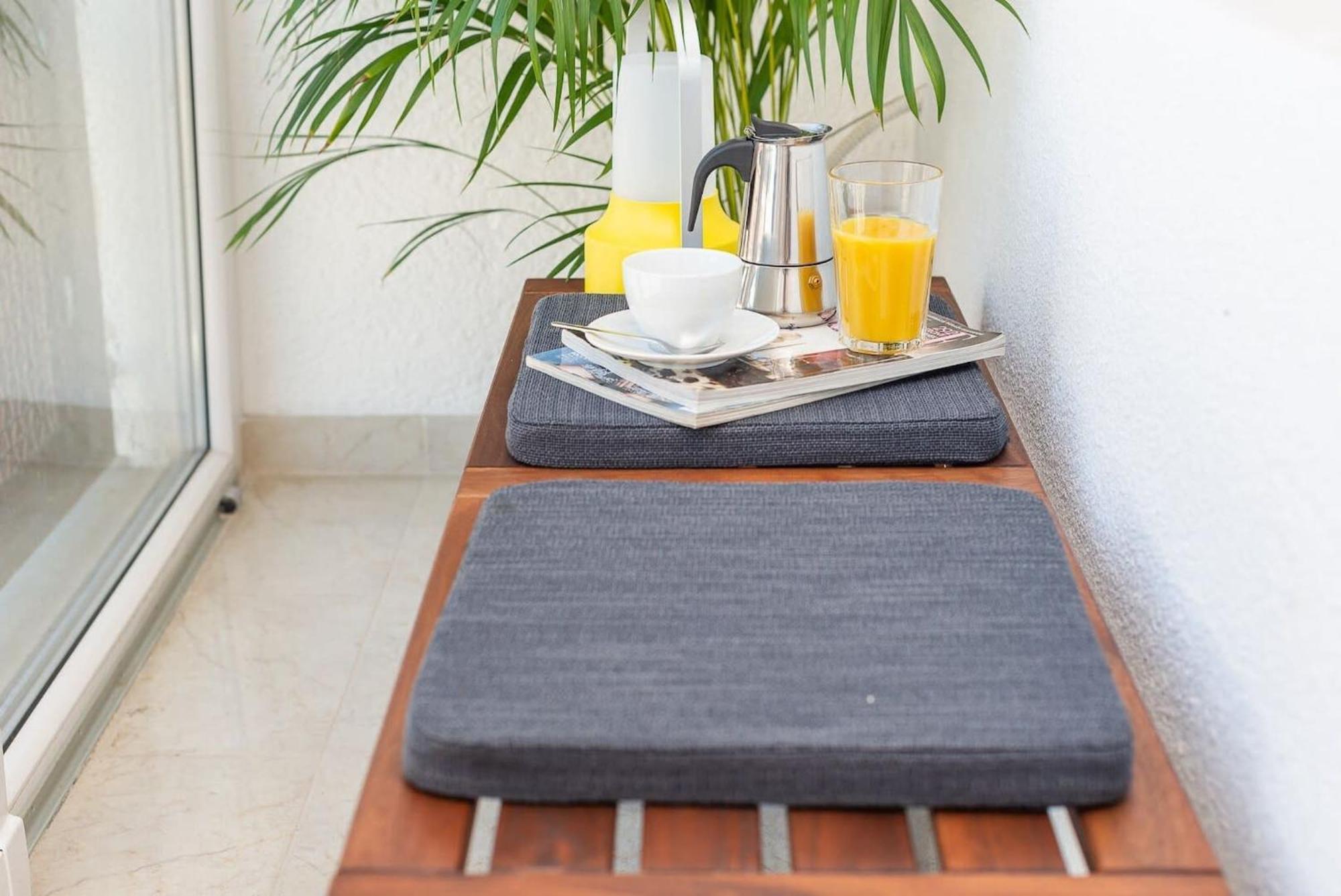 Navy Aesthetic With Balcony By Renters Apartment Warschau
