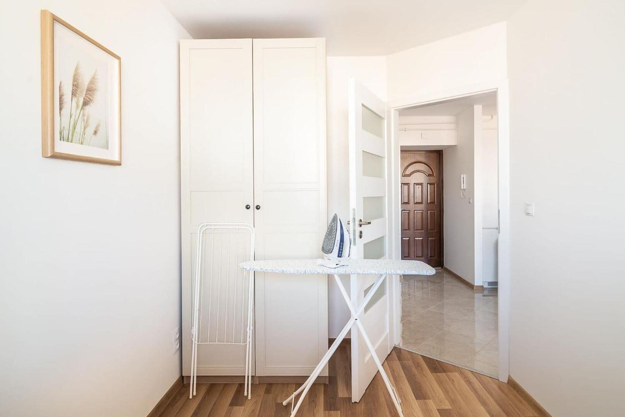 Apartment Navy Aesthetic With Balcony By Renters